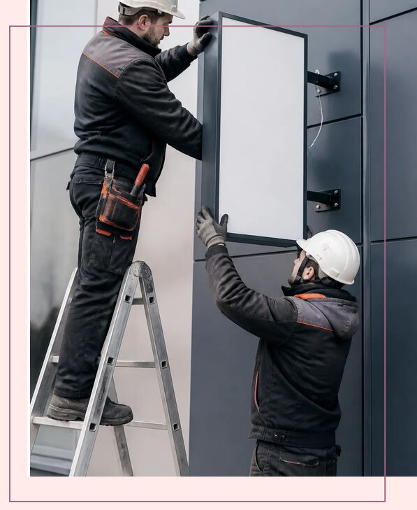Изготовление и монтаж уличного лайтбокса под ключ в Кизляре
